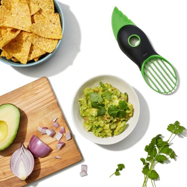 91DjQeiVC2L._AC_SL1500_.jpg OXO Good Grips 3-in-1 Avocado Slicer - Green