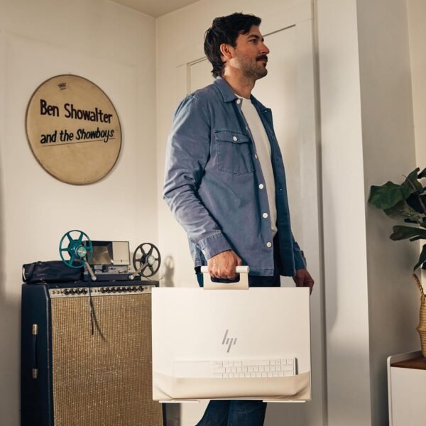 HP Envy Move 23.8 inch All-in-One PC, QHD Display, 13th Generation Intel Core i3-1315U, 8 GB RAM, 512 GB SSD, Intel UHD Graphics, Windows 11 Home, 24-cs0040 (2023)